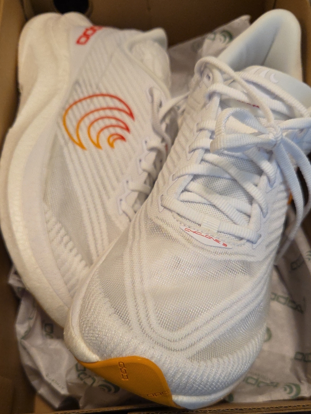 Topo Cyclone 3 Women's 8.5 NIB White / Sunset Orange